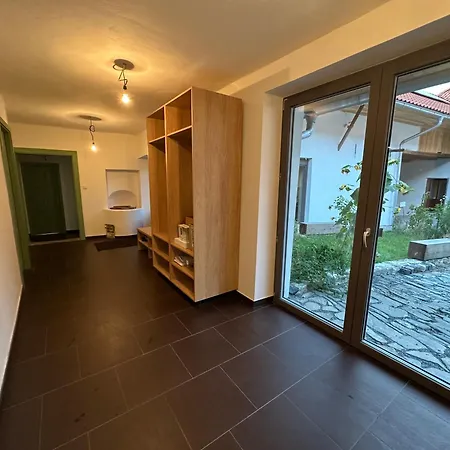 Deduv Grunt Apartment